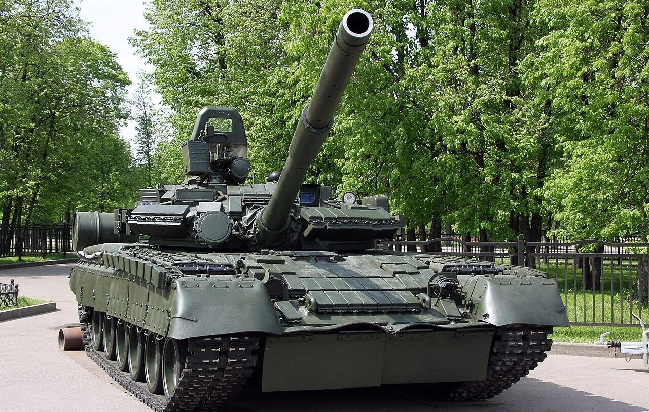 UKRAINE RUSSIA WAR 2022 Detail Tank T-80 dynamic protection