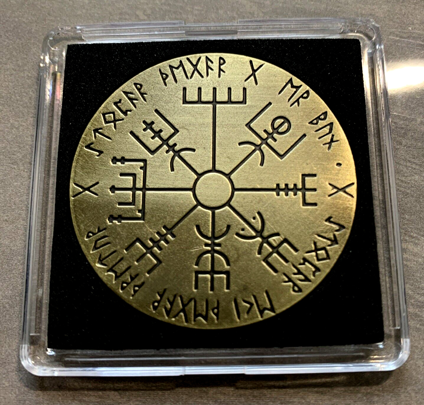Norse Viking Rune Vegvisir Compass Challenge Coin w/2x2 Snaptight Case