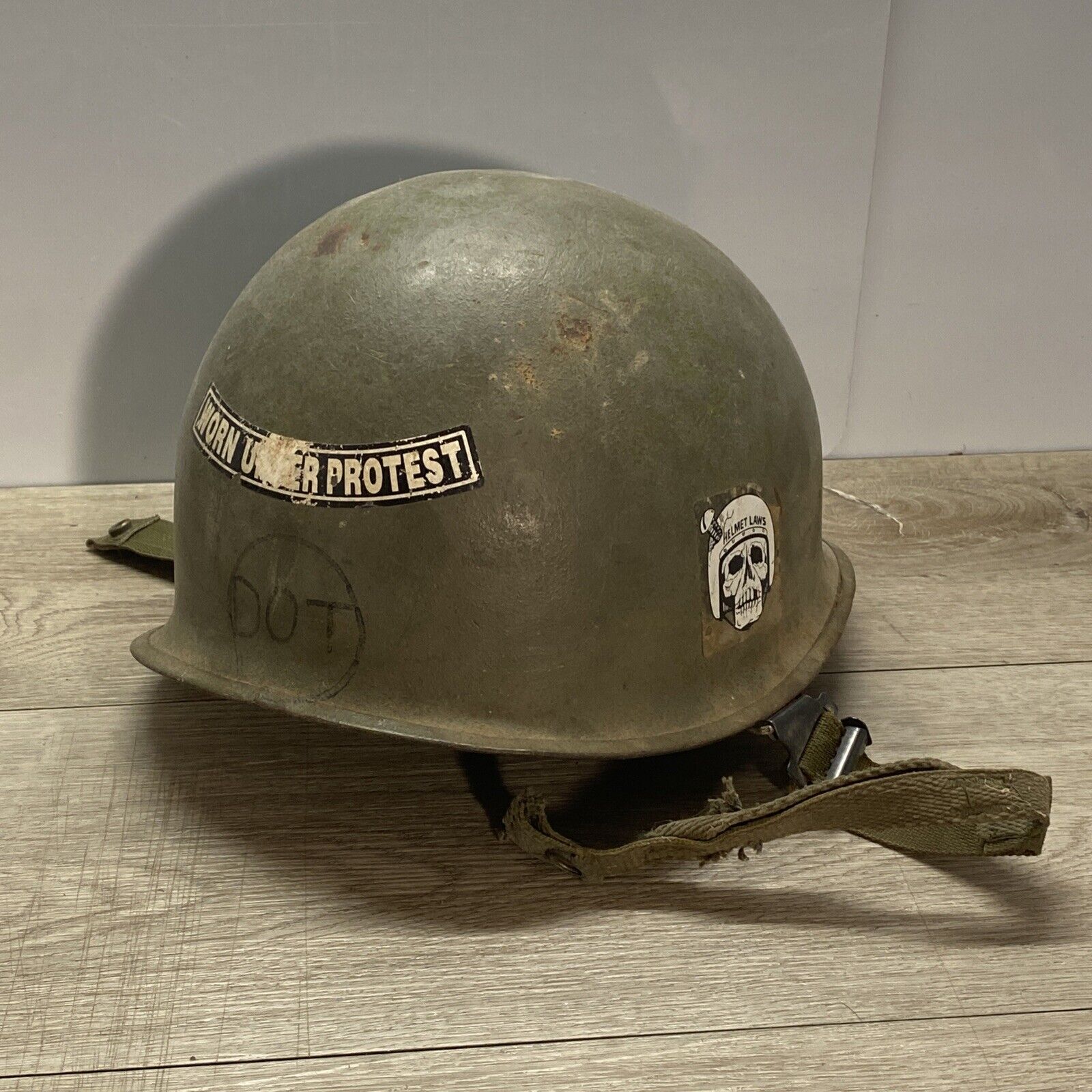Original US Army Military WW2  M1 Steel Helmet Swivel-Bale Front Seam
