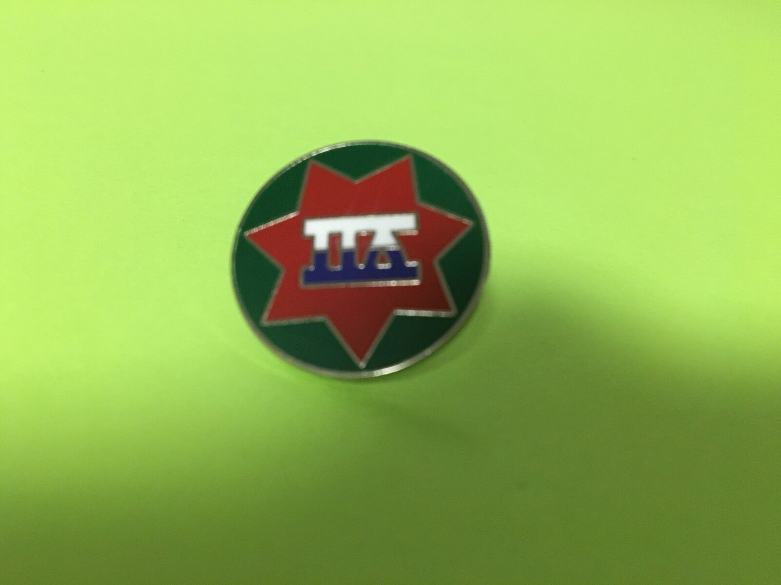 US ARMY 7TH CORPS HAT/LAPEL PIN