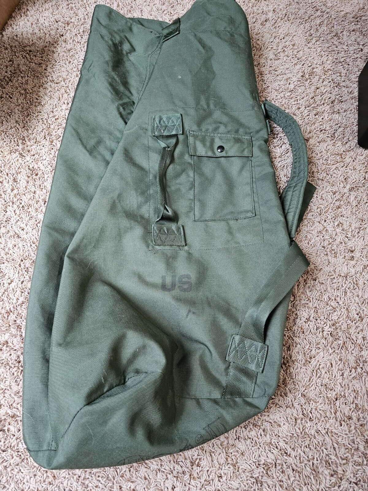 Military Duffle Bag, OD Green Nylon Sea Bag Carry Straps Army Duffel USGI