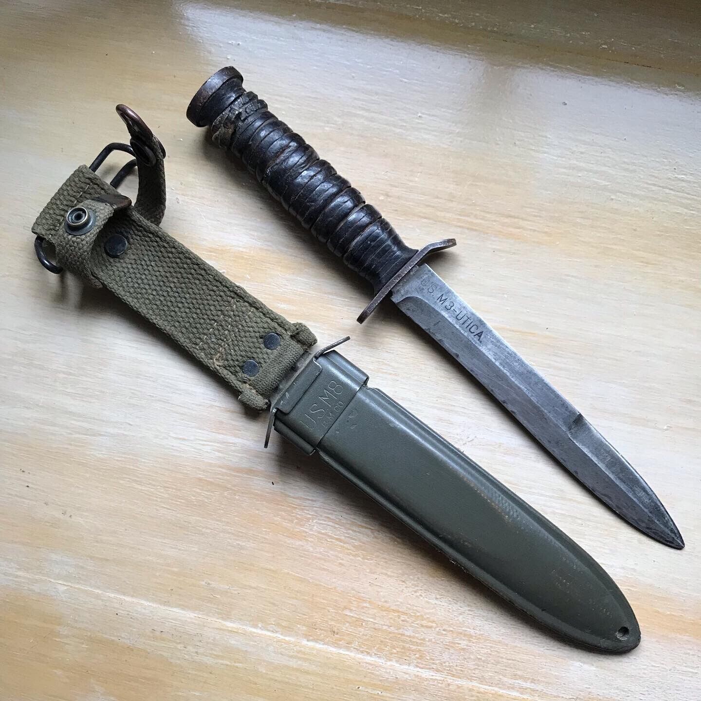 WWII blade marked USM3 paratrooper knife w scabbard