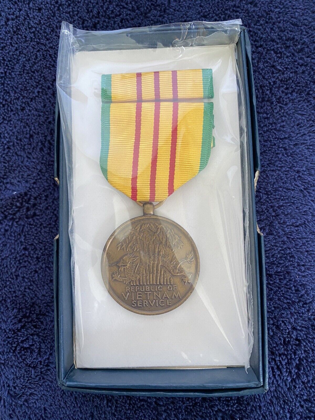 Republic of Vietnam Service Medal & Ribbon in Original Box U. S. Military Medal