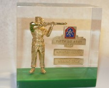 VTG 1961 FIFTH US ARMY INFANTRY TROPHY WINNING TEAM AWARD MEDAL SEALED IN LUCITE