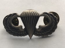 U.S. Army Parachutist Badge Older Style E28