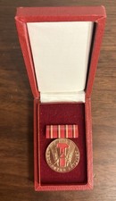 Honored Activist Medal /Box state Award East German Honorary Title To Workers
