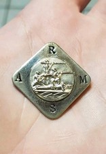 RARE VINTAGE UNKNOWN ITALY MAKERS MARKED SHOOTING RIFLE  MEDAL BADGE RMSA LOOK