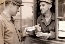 C.1945 WW2 MILITARY MAIL DELIVERY, GREAT MILITARY LIFE PHOTO UNKNOWN LOCATION F7 picture