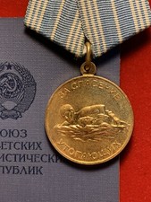 AUTHENTIC MEDAL FOR SAVING LIFE FROM DROWNING ( 1957 ) with award  booklet