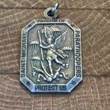 S. Army Special Forces pendant or medallion featuring the iconic Airborn
