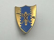US Army Crest Pin Shield Crossed Boyonet Sword Not Sure  C8 picture