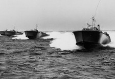 WW II Photo  USA ----.. Torpedo`s  PT Boat   On Patrol ,,