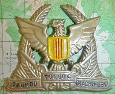 HAT / CAP BADGE - ARVN OFFICER - Fatherland, Honor, Duty - Vietnam War - Q.35