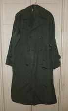 NEAT VINTAGE MILITARY TRENCH COAT SIZE 34 R AGE & ORIGIN ARE UNKNOWN
