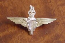 BRITISH METAL PARACHUTE REGIMENT BADGE PIN W/ WINGED LION ON CROWN UK - FS picture