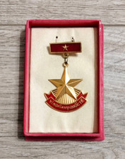 Vietnam War military badge For International Duty Vietnamese commemorative badge