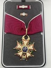 U.S. Legion of Merit Neck Medal (COMMANDER) Set With Case