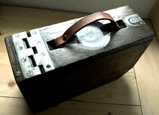 **ALL COLLECTORS**PIECE OF HISTORY WWI AMMO BOX,BRASS BURNS,WOOD,DOVETAIL