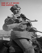 WW2 Photo 8x10 Picture Soviet partisan soldier with submachine gun PPSh an O0193
