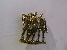 US MILITARY INSIGNIA HAT PIN VIETNAM VETERAN BROTHERS IN ARMS picture