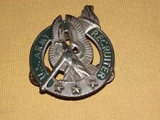 VINTAGE US ARMY  SOLDIER RECRUITER BADGE picture
