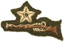 BRITISH MILITARY CAP BADGES:  British Army 1st Class Markman Proficiency, WWII.