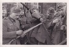 Original WWII Snapshot Photo GERMAN SOLDIERS CLEANING RIFLES 0449 picture
