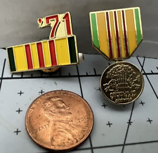 1971 VIETNAM SERVICE RIBBON LAPEL OR HAT PINS AS SHOWN  2  PINS picture