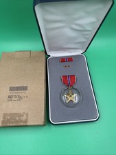 NOS Vintage Military Bronze Star Medal W/Ribbon/Lapel Pin Set With Case And Box