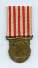 WWI FRANCE French GREAT WAR COMMEMORATIVE MEDAL War Medal Complete with Hanger