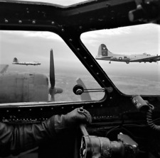 WW2 WWII Photo World War Two / Boeing B-17 Flying Fortress Cockpit Pit Formation picture