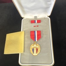 USA Liberation of the Philippines Medal Set w/ Ribbon Bar & Presentation Case