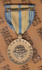 USN Naval Reserves Armed Forces medal USNR fullsized pinback