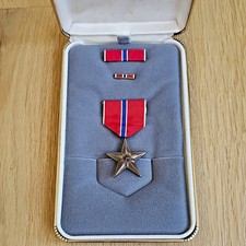 USA Bronze Star Medal w/ Ribbon Bar & Lapel Pin in Presentation Case