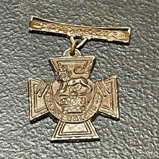 US Army Distinguished Service Cross Medal/Badge w/ Hanger Bar Cross Pendant