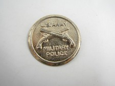 Vintage US Army Military Police Crossed Pistols Round Silver Tinnie Pin Badge