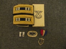 VIETNAM WAR ARMY AIRBORNE CAPTAIN STRAPS- STERLING PIN-PARATROOPER+COMPANY MEDAL