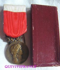 DEC8370 Honour Medal Ministry of France Overseas 1956 Awarded