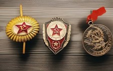 Soviet medals 3 Badge of excellence, , VET IF LABOR, Red Star Hat Medal, (860)