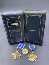 ww2 USAAF distinguished flying cross & air medal with badge, un-researched